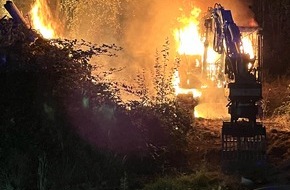 Polizei Minden-L&uuml;bbecke: POL-MI: Bagger f&auml;ngt Feuer