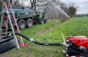 Freiwillige Feuerwehr Hünxe: FW Hünxe: Waldbrand Übung mit Drevenacker Landwirten