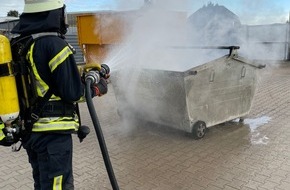 Feuerwehr Schermbeck: FW-Schermbeck: Brennender Müllcontainer in Schermbeck