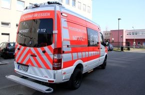 Feuerwehr Essen: FW-E: Kaum zu glauben: Rettungswagen wird zum "Mattenklopfer"
