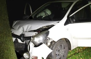 Polizei Minden-Lübbecke: POL-MI: Pizzabote kracht mit Auto gegen Baum