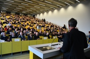 Deutscher Feuerwehrverband e. V. (DFV): Kassel war für ein Wochenende Hauptstadt der Brandschutzerziehung / Teilnahmerekord: 400 Personen bei Forum Brandschutzerziehung und -aufklärung