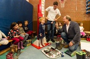 DEICHMANN SE: Bundesweite Fußmessaktion zeigt: Die Hälfte der Kinder trägt zu kleine oder zu große Schuhe