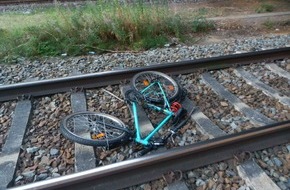 Bundespolizeiinspektion Chemnitz: BPOLI C: Gefährlich - Fahrräder verlassen im Gleisbereich gefunden