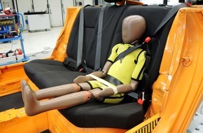 ADAC: Der ADAC warnt vor Kindersitz-Ersatz / Zusatzgurt Smart Kid Belt versagt beim Crash und birgt Verletzungsrisiken.