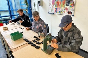 Hauptzollamt Erfurt: HZA-EF: Bundesweiter Aktionstag Schichtwechsel / Zoll und Partner-Werkstätten in Chemnitz tauschen ihren Arbeitsplatz