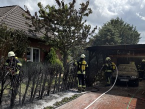 FW-AUR: Gebüschfeuer greift auf Unterstand über