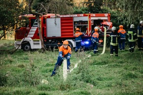 FW Marienheide: Berufsfeuerwehrtag der Jugendfeuerwehr: Marienheider Feuerwehrnachwuchs für 24 Stunden im Einsatz