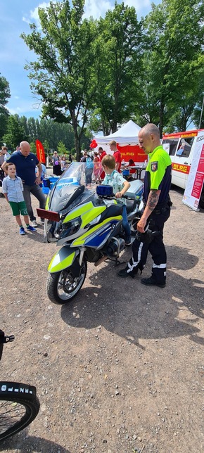 Polizei Mettmann: POL-ME: Monheimer Kindertag: Großer Andrang am Stand der Polizei - Monheim am Rhein - 2205147