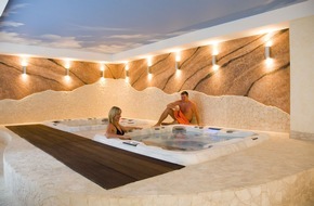 alltours flugreisen gmbh: allsun hotels räumen bei Preisvergabe doppelt ab / Nur rund 450 von über 80.000 Hotels weltweit wurden von Urlaubern ausgezeichnet (BILD)