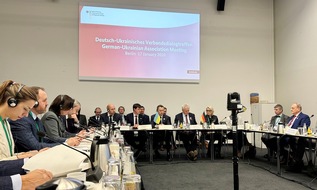 Deutscher Berufs- und Erwerbsimkerbund e.V.: Internationales Dialogtreffen in Berlin &ndash; Berufsimker warnen: Honigbetrug ist Gefahr f&uuml;r ukrainische Wirtschaft