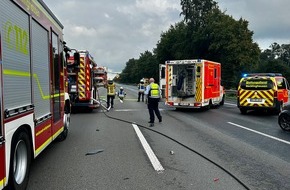 Feuerwehr Recklinghausen: FW-RE: Verkehrsunfall auf der Bundesautobahn 2 mit Beteiligung von zwei LKW - vier, zum Teil, schwer Verletzte