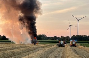 Feuerwehr Bocholt: FW Bocholt: Brand eines Mähdreschers