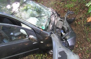 Polizei Mettmann: POL-ME: 74-jährige Autofahrerin bei Verkehrsunfall schwer verletzt - Mettmann - 2307066