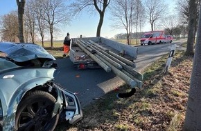 Polizeiinspektion Rotenburg: POL-ROW: Pkw f&auml;hrt auf abgestellten Anh&auml;nger auf: 36-J&auml;hrige leicht verletzt