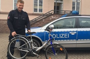 Polizeiinspektion Hameln-Pyrmont/Holzminden: POL-HOL: Wieder Fundfahrrad - Dieses Mal in Grünenplan
Fundfahrräder haben Hochkonjunktur
Fahrrad für Polizei nicht "unterzubringen"