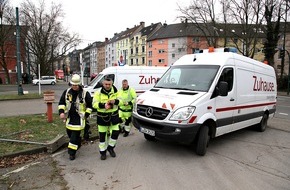 Feuerwehr Essen: FW-E: Bei Abbrucharbeiten Gasleitung beschädigt, Gas strömt aus