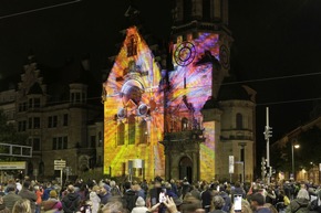 Leipzig erinnert an den 35. Jahrestag der Friedlichen Revolution: Lichtfest Leipzig 2024 – Beeindruckend und berührend