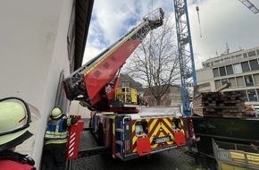 Feuerwehr Mainz: FW Mainz: Arbeitsreicher Samstag für die Feuerwehr Mainz