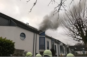 Feuerwehr Bergisch Gladbach: FW-GL: Turbulente Silvesternacht für Feuerwehr und Rettungsdienst in Bergisch Gladbach