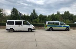 Polizei Mettmann: POL-ME: Verkehrsexperten ziehen maroden Kleinlaster aus dem Verkehr - Langenfeld - 2208020