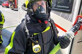 Feuerwehr Schwelm: FW-EN: Brennt Wohnmobil, Loher Str.