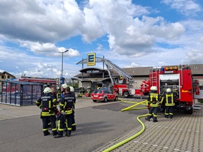 KFV-CW: Leergutautomat in Brand / Einkaufsmarkt evakuiert