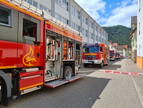 KFV-CW: Säure-Unfall mit 18 Verletzten / Großeinsatz in Galvanik von Hittech Prontor