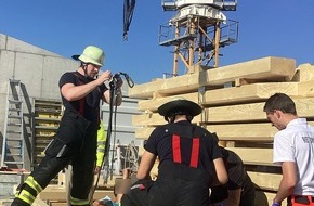 Feuerwehr München: FW-M: Kran wird kurzerhand zum Rettungsmittel (Altstadt-Lehel)