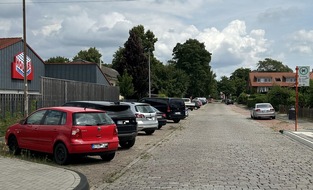 Polizeiinspektion Stade: POL-STD: Autofahrer beschädigt mehrere geparkte Fahrzeuge und flüchtet - Polizei sucht Zeugen, Unbekannte entwenden Werkzeug, Arbeitsmaterial und Kraftstoff, Unbekannte entwenden Kabeltrommel und Kupferrohr