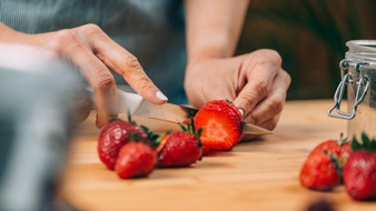 Verbraucherzentrale Nordrhein-Westfalen e.V.: Den Sommer auf Eis legen:So lassen sich Sommergem&uuml;se und -obst clever einfrieren
