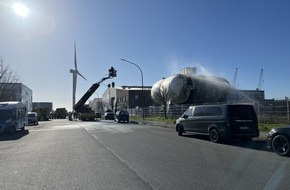 Feuerwehr Bremerhaven: FW Bremerhaven: Feuer nach Schwei&szlig;arbeiten