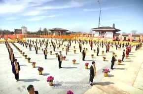 Ein ukrainischer junger Mann namens Yegor Shyshov besuchte Native Place of Ancestor Huang Di, Gründer der chinesischen Geisteswissenschaften Ein ukrainischer junger Mann namens Yegor Shyshov besuchte Native Place of Ancestor Huang Di, Gründer der chinesischen Geisteswissenschaften