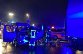 Feuerwehr Hattingen: FW-EN: Schwerer Verkehrsunfall mit mehreren Verletzten