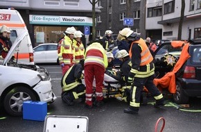 Feuerwehr Dortmund: FW-DO: Do-Mitte: Verkehrsunfall auf der Hohen Straße mit drei verletzten Personen