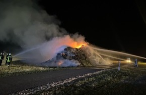 Landespolizeiinspektion Nordhausen: LPI-NDH: Strohdiemen im Vollbrand - Brandursache unklar