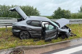Polizeiinspektion Stade: POL-STD: Einbruch in Himmelpfortener Vereinsheim und Kindertagesst&auml;tte, Mehrere F&auml;lle von Betrug an der Haust&uuml;r in Buxtehude, Ford Capri bei Unfall auf der Autobahn 26 total besch&auml;digt