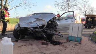 Polizeiinspektion Stade: POL-STD: Drei zum Teil schwer verletzte Autoinsassen bei Verkehrsunfall im Alten Land