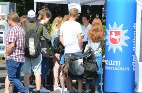 Polizeiakademie Niedersachsen: POL-AK NI: Welcome Day und erstmalig "Tag der offenen Liegenschaft" bei der Polizei Niedersachsen; Innenminister eröffnet Besuchertag