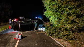 Feuerwehr Xanten: FW Xanten: Verkehrsunfall - PKW bleibt auf der Seite liegen