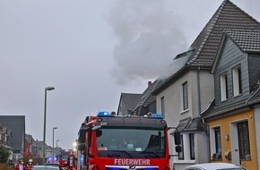 Feuerwehr Essen: FW-E: Brand in Dachgeschosswohnung - Mieter nach erfolglosen Löschversuchen verletzt