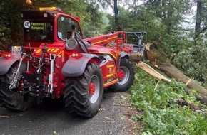 Feuerwehr Ennepetal: FW-EN: Unwetter bedingte Einsätze, Hydraulikölspur, Brandmeldealarm am Vormittag