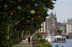Kommunikationshafen Hamburg: Hamburgs Sommergärten machen die Hamburger Innenstadt zur bunten Oase / Vom 13. Juli bis zum 8. August verwandeln sich die beliebtesten Einkaufsstraßen der Stadt in eine attraktive Gartenlandschaft