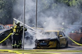 Freiwillige Feuerwehr Werne: FW-WRN: Brennender PKW alarmiert die Freiwillige Feuerwehr Werne