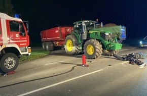 Feuerwehr Bergheim: FW Bergheim: Drei Verletzte bei Verkehrsunfall in Bergheim Motorrad prallt gegen Traktor - Motorradfahrer lebensgefährlich verletzt