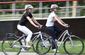ACE Auto Club Europa e.V.: Pannenhilfe bei Fahrrad, E-Bike und Pedelec / Ganz weit draußen und zum Schieben zu schwer: Fahrrad-Schutzbriefe helfen im Notfall