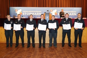 FW-Stormarn: Mitgliederversammlung: Thomas Proß von der Feuerwehr Poggensee mit dem deutschen Feuerwehr-Ehrenkreuz in Silber ausgezeichnet