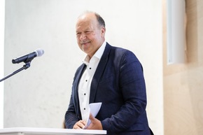 Pressemitteilung - Wichtige Meilensteine erreicht, Stiftungsrat und Wissenschaftlicher Beirat gestärkt: Die FernUni Schweiz ist stolz auf ihre Erfolge