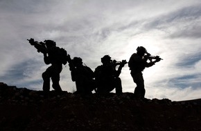 PIZ Heer: Wir kommen mit der Dunkelheit: Kommandosoldaten trainieren Geiselbefreiung