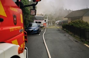 Feuerwehr Plettenberg: FW-PL: Ortsteil Burg - Müllwagen geriet in Brand